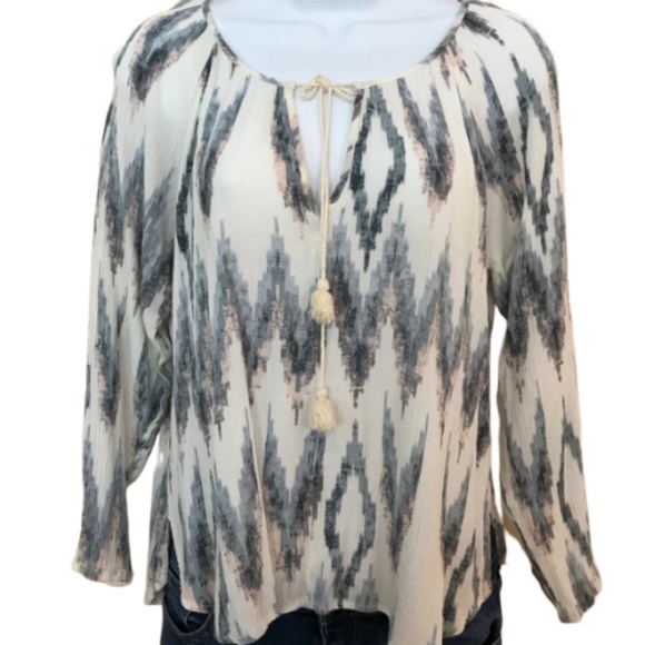 Beautiful rayon Aztec top, size small - Picture 1 of 3
